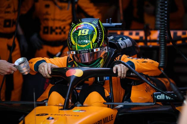 March 8, 2026, Melbourne, Victoria, Australia: MELBOURNE, AUSTRALIA - MARCH 08 2026: Oscar Piastri of Australia gets into the McLaren Mastercard F1 Team MCL40 before the race at the 2026 Australian Grand Prix at Albert Park in Melbourne, Australia Melbourne Australia - ZUMAp121 20260308_zsp_p121_005 Copyright: xChrisxPutnamx