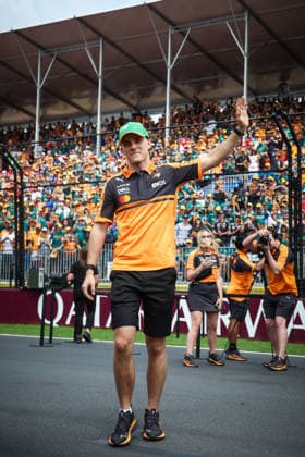 March 8, 2026, Melbourne, Victoria, Australia: MELBOURNE, AUSTRALIA - MARCH 08 2026: Oscar Piastri of Australia and Mastercard F1 Team waves to his fans before the race at the 2026 Australian Grand Prix at Albert Park in Melbourne, Australia Melbourne Australia - ZUMAp121 20260308_zsp_p121_011 Copyright: xChrisxPutnamx