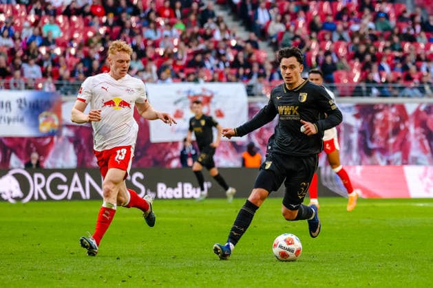 Fabian Rieder FC Augsburg, 32 on the ball, Nicolas Seiwald RB Leipzig, 13 , RB Leipzig vs FC Augsburg, Football, 1 Bundesliga, Matchday 25, Season 2025 2026, 07 03 2026,¨ DFL REGULATIONS PROHIBIT ANY USE OF PHOTOGRAPHS AS IMAGE SEQUENCES AND OR QUASI VIDEO,¨ RB Leipzig vs FC Augsburg, Football, 1 Bundesliga, Matchday 25, Season 2025 2026, 07 03 2026 Leipzig Copyright: xEibner-Pressefoto LauraxRoemerx EP_LRR