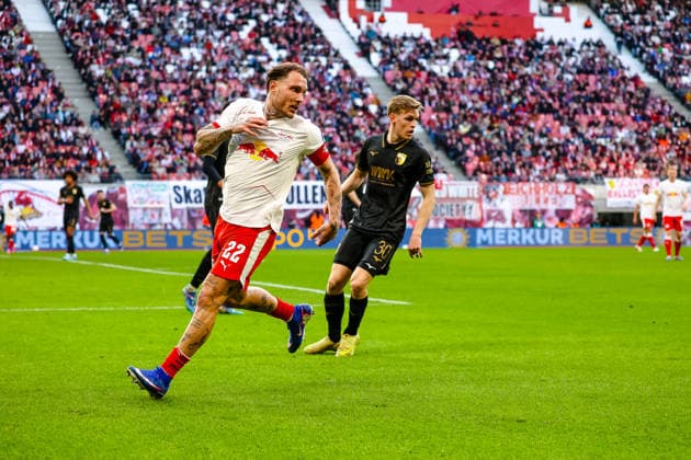 David Raum RB Leipzig, 22 , Anton Kade FC Augsburg, 30 , RB Leipzig vs FC Augsburg, Football, 1 Bundesliga, 25 Matchday, Season 2025 2026, 07 03 2026,¨ DFL REGULATIONS PROHIBIT ANY USE OF PHOTOGRAPHS AS IMAGE SEQUENCES AND OR QUASI VIDEO,¨ RB Leipzig vs FC Augsburg, Football, 1 Bundesliga, 25 Matchday, Season 2025 2026, 07 03 2026 Leipzig Copyright: xEibner-Pressefoto LauraxRoemerx EP_LRR