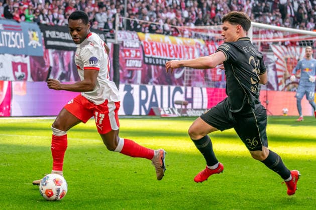 Leipzig, Germany 07 March 2026 1 Bundesliga 2025 2026 RB Leipzig vs FC Augsburg Pictured from left in a duel Ridle Baku RB and Mert Kömür Koemuer FCA DFL regulations prohibit any use of photographs as image sequences and or quasi video Copyright: xFotostandx xNachtigallx