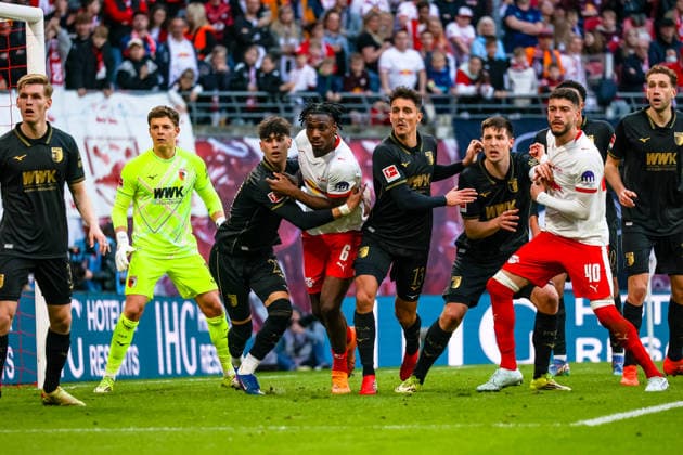 Finn Dahmen FC Augsburg, 01 , Rodrigo Ribeiro FC Augsburg, 21 , Ezechiel Banzuzi RB Leipzig, 06 , Dimitrios Giannoulis FC Augsburg, 13 , Romulo RB Leipzig, 40 duel, duel, fight, RB Leipzig vs FC Augsburg, football, 1 Bundesliga, 25 Matchday, Season 2025 2026, 07 03 2026,¨ DFL REGULATIONS PROHIBIT ANY USE OF PHOTOGRAPHS AS IMAGE SEQUENCES AND OR QUASI VIDEO,¨ RB Leipzig vs FC Augsburg, Football, 1 Bundesliga, 25 Matchday, Season 2025 2026, 07 03 2026 Leipzig Copyright: xEibner-Pressefoto LauraxRoemerx EP_LRR