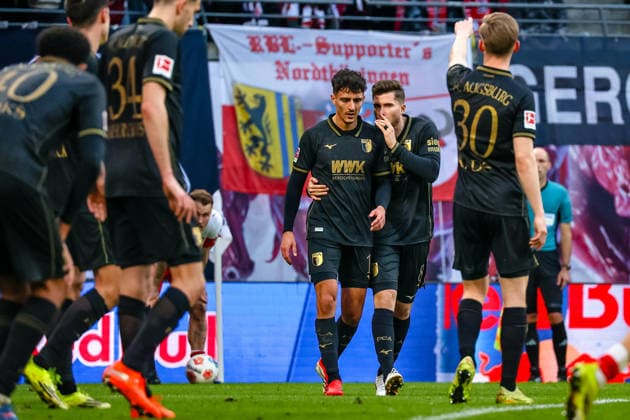 Dimitrios Giannoulis FC Augsburg, 13 and Elvis Rexhbecaj FC Augsburg, 08 in conversation, RB Leipzig vs FC Augsburg, Football, 1 Bundesliga, Matchday 25, Season 2025 2026, 07 03 2026,¨ DFL REGULATIONS PROHIBIT ANY USE OF PHOTOGRAPHS AS IMAGE SEQUENCES AND OR QUASI VIDEO,¨ RB Leipzig vs FC Augsburg, Football, 1 Bundesliga, Matchday 25, Season 2025 2026, 07 03 2026 Leipzig Copyright: xEibner-Pressefoto LauraxRoemerx EP_LRR
