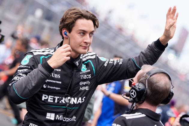 March 8, 2026, Melbourne, Victoria, Australia: 63 GEORGE RUSSELL from the Mercedes AMG Petronas F1 Team driving the Mercedes powered Mercedes W17 waves to the crowd prior to the start of the race at the Formula 1 Qatar Airways Australian Grand Prix 2026 at Albert Park, Melbourne, Australia. Melbourne Australia - ZUMAl303 20260308_aaf_l303_035 Copyright: xSydneyxLowx