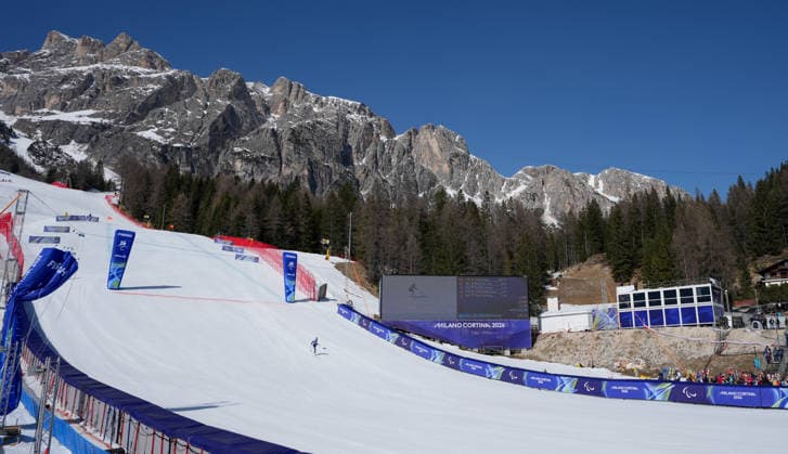 (260308) -- CORTINA D AMPEZZO, March 8, 2026 -- Patrick Halgren of the United States competes during the para alpine skiing men s downhill standing match at the Milan-Cortina 2026 Paralympic Winter games, Winterspiele,Spiele, Summer games in Cortina D ampezzo, Italy, March 7, 2026. ) (SP)ITALY-CORTINA D AMPEZZO-PARALYMPIC WINTER GAMES-PARA ALPINE SKIING-MEN S DOWNHILL-STANDING WangxKaiyan 