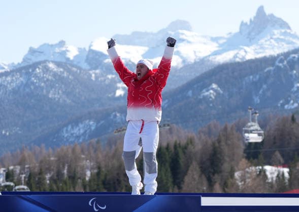 (260308) -- CORTINA D AMPEZZO, March 8, 2026 -- Gold medalist Robin Cuche of Switzerland reacts during the awarding ceremony for the para alpine skiing men s downhill standing match at the Milan-Cortina 2026 Paralympic Winter games, Winterspiele,Spiele, Summer games in Cortina D ampezzo, Italy, March 7, 2026. ) (SP)ITALY-CORTINA D AMPEZZO-PARALYMPIC WINTER GAMES-PARA ALPINE SKIING-MEN S DOWNHILL-STANDING WangxKaiyan 