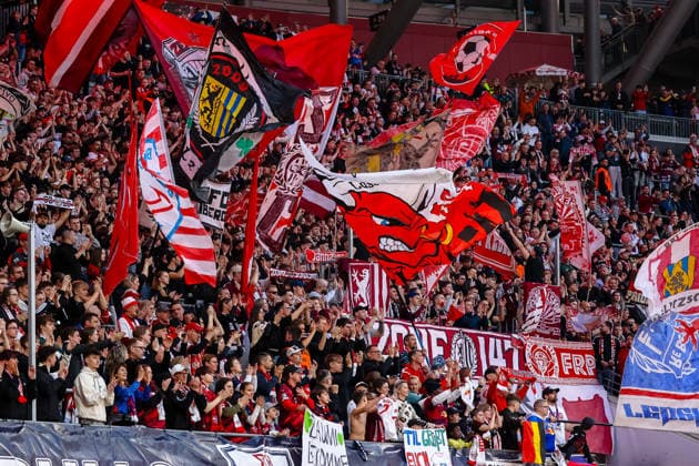 Leipzig fans celebrate the team, RB Leipzig vs FC Augsburg, Football, 1 Bundesliga, Matchday 25, Season 2025 2026, 07 03 2026,¨ DFL REGULATES PROHIBIT ANY USE OF PHOTOGRAPHS AS IMAGE SEQUENCES AND OR QUASI VIDEO,¨ RB Leipzig vs FC Augsburg, Football, 1 Bundesliga, Matchday 25, Season 2025 2026, 07 03 2026 Leipzig Copyright: xEibner-Pressefoto LauraxRoemerx EP_LRR