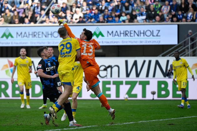 Paderborn, Home Deluxe Arena, 07 03 26, GER, Men, 2 Bundesliga, Season 2025 2026, SC Paderborn 07 Eintracht Braunschweig Picture from left Stefano MARINO Paderborn , Lukas FRENKERT Braunschweig and goalkeeper Elhan KASTRATI Braunschweig DFL regulations prohibit any use of photographs as image sequences and or quasi video NRW Germany