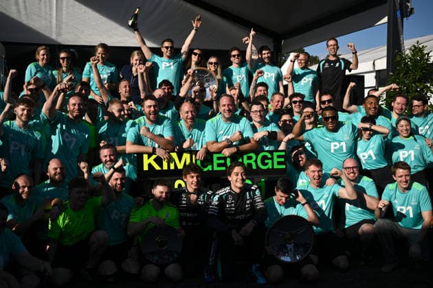 2026 AUSTRALIAN F1 GRAND PRIX, Kimi Antonelli of Mercedes (left) and George Russell of Mercedes celebrate with pit cream and team following the 2026 Australian Grand Prix at Albert Park Circuit in Melbourne, Sunday, March 8, 2026. ( NO ARCHIVING, EDITORIAL USE ONLY MELBOURNE VICTORIA AUSTRALIA  Copyright: xJOELxCARRETTx 20260308118040886058