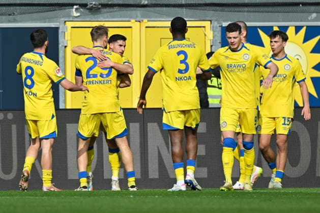 Paderborn, Home Deluxe Arena, 07 03 26, GER, Herren, 2 Bundesliga, Saison 2025 2026, SC Paderborn 07 Eintracht Braunschweig Bild Robin Heußer Braunschweig jubilates after his goal to 0 1 DFL regulations prohibit any use of photographs as image sequences and or quasi video NRW Germany
