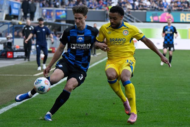 Paderborn, Home Deluxe Arena, 07 03 26, GER, Herren, 2 Bundesliga, Saison 2025 2026, SC Paderborn 07 Eintracht Braunschweig Bild v li im Zweikampf Jonah STICKER Paderborn und Leon BELL BELL Braunschweig DFL regulations prohibit any use of photographs as image sequences and or quasi video NRW Deutschland