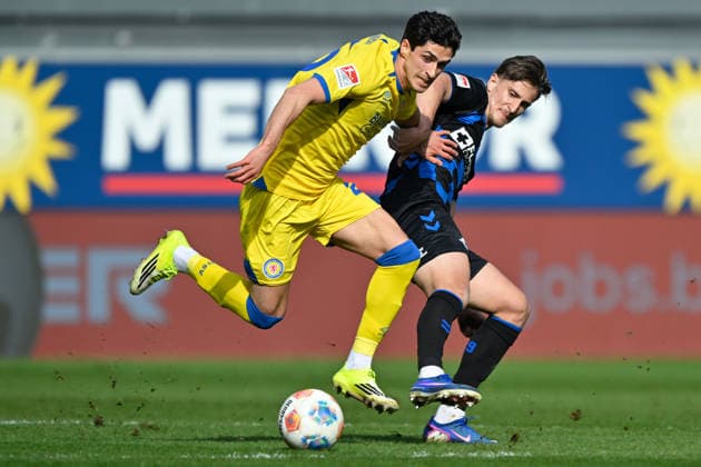 Paderborn, Home Deluxe Arena, 07 03 26, GER, Herren, 2 Bundesliga, Saison 2025 2026, SC Paderborn 07 Eintracht Braunschweig Bild v li im Zweikampf Grant Leon RANOS Braunschweig und Jonah STICKER Paderborn DFL regulations prohibit any use of photographs as image sequences and or quasi video NRW Deutschland