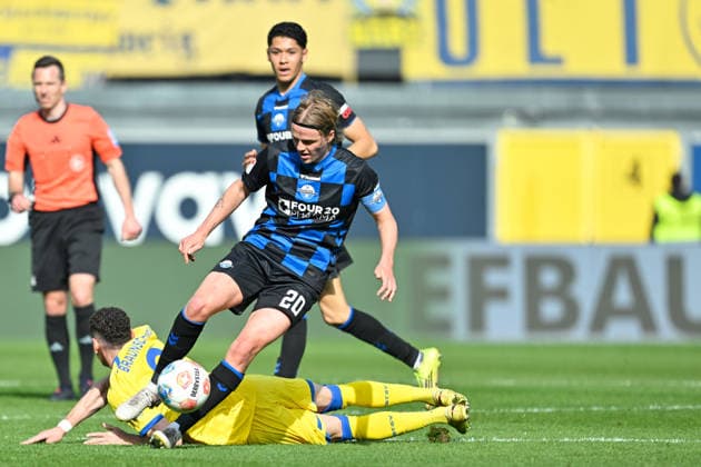 Paderborn, Home Deluxe Arena, 07 03 26, GER, Herren, 2 Bundesliga, Saison 2025 2026, SC Paderborn 07 Eintracht Braunschweig Bild v li im Zweikampf Erencan YARDIMCI Braunschweig und Felix GOETZE Paderborn DFL regulations prohibit any use of photographs as image sequences and or quasi video NRW Deutschland