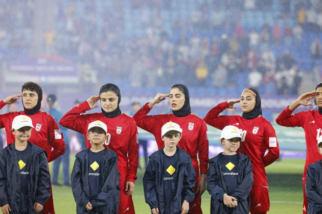 GOLD COAST, AUSTRALIA - MARCH 08 Players of IR Iran salute the national anthem before the Womens Asian Cup match between Islamic Republic of Iran and Philippines at the Gold Coast Stadium on March 08 2026 in Gold Coast, Australia Copyright: xMatthewxStarlingx xSPPx Sportspressphoto_SPR104772