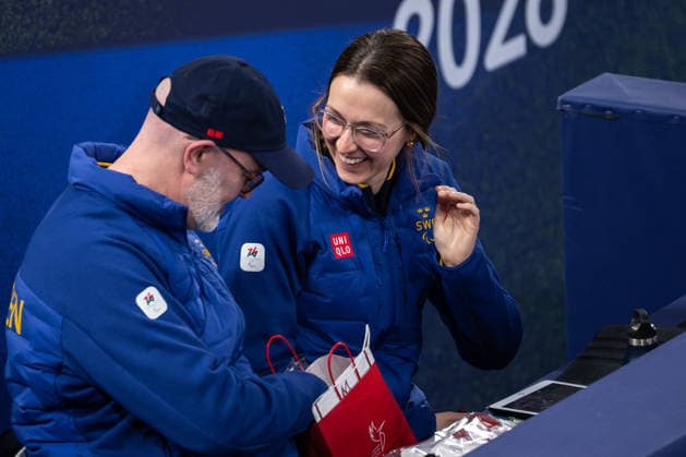 260308 Coach Peter Narup and coach Alison Kreviazuk of Sweden in the wheelchair curling mixed round robin session between Sweden and Latvia during day 1 of the Milano Cortina 2026 Winter Paralympic Games on March 8, 2026 in Cortina. Photo: Maxim ThorÃ BILDBYRAN kod MT MT1012 wheelchair curling rullstolscurling paralympic games paralympics paralympiska spel paralympiske leker vinter-paralympics winter paralympics milano cortina 2026 milano cortina 2026 winter paralympic games 2 bbeng sverige *** 260308 Coach Peter Narup and coach Alison Kreviazuk of Sweden in the wheelchair curling mixed round robin session between Sweden and Latvia during day 1 of the Milano Cortina 2026 Winter Paralympic Games on March 8, 2026 in Cortina Photo Maxim ThorÃ BILDBYRAN code MT MT1012 wheelchair curling wheelchair curling paralympic games paralympiska spel paralympiske leker vinter paralympics winter paralympics milano cortina 2026 milano cortina 2026 winter paralympic games 2 bbeng sverige  Copyright: MAXIMxTHORE BB260308MT004