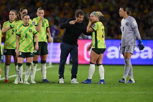 SOCCER ASIAN CUP AUSTRALIA SOUTH KOREA, Australian head coach Joseph Montemurro speaks to his players during the AFC Women™s Asian Cup Group A match between Australia and South Korea at Accor Stadium in Sydney, Sunday, March 8, 2026. ( NO ARCHIVING, EDITORIAL USE ONLY SYDNEY NEW SOUTH WALES AUSTRALIA  Copyright: xDEANxLEWINSx 20260308115548861350