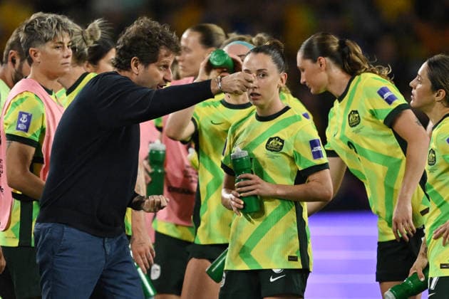 SOCCER ASIAN CUP AUSTRALIA SOUTH KOREA, Australian head coach Joseph Montemurro speaks to his players during the AFC Women™s Asian Cup Group A match between Australia and South Korea at Accor Stadium in Sydney, Sunday, March 8, 2026. ( NO ARCHIVING, EDITORIAL USE ONLY SYDNEY NEW SOUTH WALES AUSTRALIA  Copyright: xDEANxLEWINSx 20260308190304534804