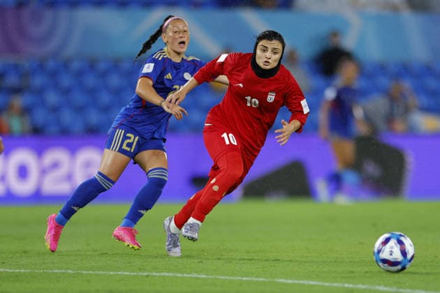 GOLD COAST, AUSTRALIA - MARCH 08 Fatemeh Pasandideh (10 IR Iran) battles for the ball with Katrina Guillou (21 Philippines) during the Womens Asian Cup match between Islamic Republic of Iran and Philippines at the Gold Coast Stadium on March 08 2026 in Gold Coast, Australia Copyright: xMatthewxStarlingx xSPPx Sportspressphoto_SPR104924