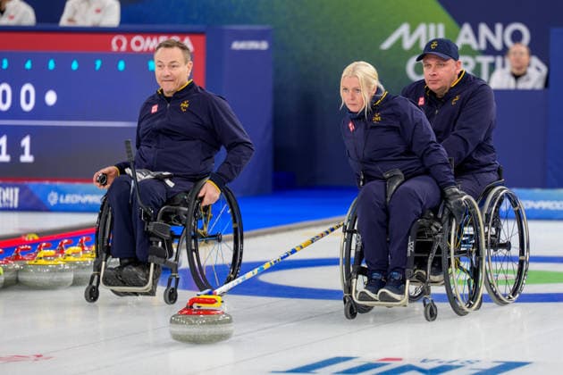 CORTINA, ITALIEN 20260308 Sveriges Ronny Persson, Kristina Ulander och Marcus Holm under söndagens curlingmatch mixad mellan Sverige och Lettland i Paralympics pa Cortina Curling Olympic Stadium. CORTINA ITALIEN 2026 x10500x *** CORTINA, ITALY 20260308 Swedens Ronny Persson, Kristina Ulander and Marcus Holm during Sundays mixed curling match between Sweden and Latvia in the Paralympics at Cortina Curling Olympic Stadium CORTINA ITALY 2026 x10500x  Copyright: xMagnusxLejhall ParasportxSverige xTTx PARALYMPICS 2026 CURLING