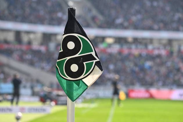 08 03 2026 Soccer Season 2025 2026 2 Soccer Bundesliga 25 Matchday Hannover 96 H96 SpVgg Greuther Fürth SGF Kleeblatt Sportfoto Zink xwoxzix DFL regulations prohibit any use of photographs as image sequences and or quasi video only for editorial use Feature Impression Symbol Image Symbol Photo Corner Flag with Crest Logo Emblem