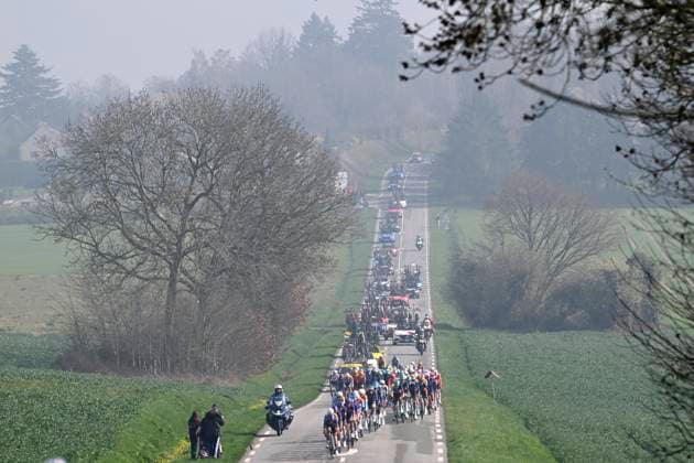 Paris Nice 2026 Stage 1 CARRIERES-SOUS-POISSY, FRANCE - MARCH 08 : illustration picture peloton during stage 1 of the 84th edition of Paris - Nice an UCI World Tour 2.UWT cycling road race stage for Men Elite of 171.2 km with start in Acheres and finish in Carrieres-sous-Poissy on March 8, 2026 in Carrieres-sous-Poissy, France, 08 03 2026 ( Motordriver Guy De Vuyst - Carrieres-sous-Poissy France  Copyright: xNicoxVereeckenx