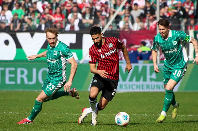 Germany Soccer 2 Bundesliga 2025 2026, 25 Matchday Hannover 96 vs SpVgg Greuther Fürth Heinz von Heiden Arena Stadion Hannover Elias Saad Hannover 96, 24 Jannik Dehm SpVgg Greuther Fürth, 23 Hannover Copyright: xAymanxAlahmedx