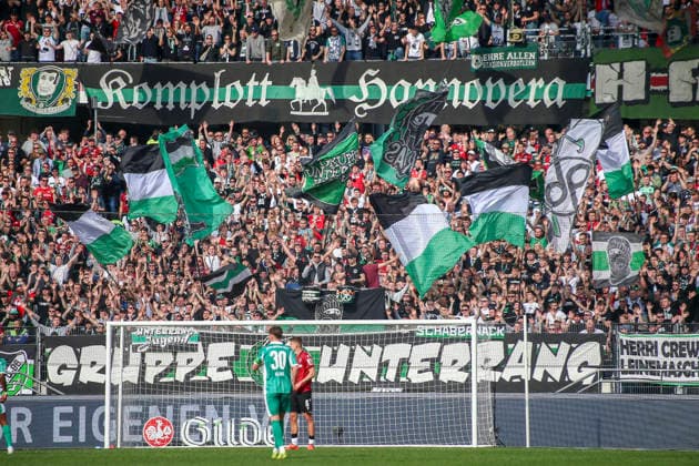 Germany Soccer 2 Bundesliga 2025 2026, 25 Matchday Hannover 96 vs SpVgg Greuther Fürth Heinz von Heiden Arena Stadion Hannover Spectators, fans, stands, flag, banner, banner, choreography, fan choreography, Hannover Copyright: xAymanxAlahmedx