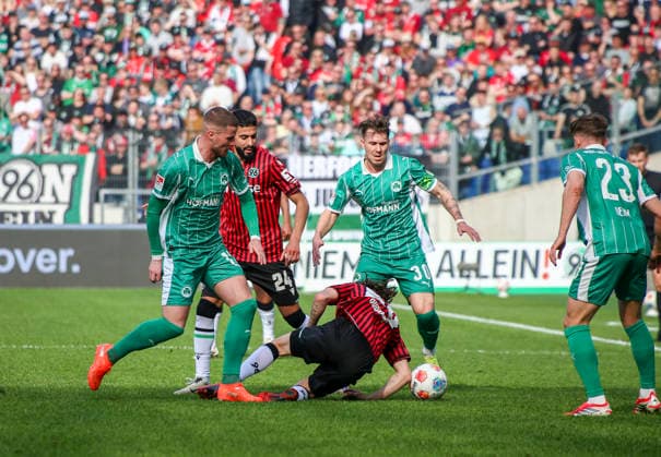 Germany Soccer 2 Bundesliga 2025 2026, 25 Matchday Hannover 96 vs SpVgg Greuther Fürth Heinz von Heiden Arena Stadion Hannover in duel Kolja Oudenne Hannover 96, 29 Felix Klaus SpVgg Greuther Fürth, 30 Hannover Copyright: xAymanxAlahmedx