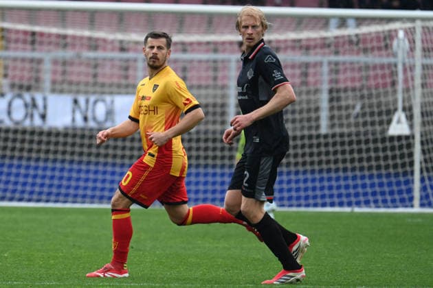 Ramadani Ylber (Us Lecce) against Morten Thorsby (US Cremonese) during US Lecce vs US Cremonese, Italian soccer Serie A match in Lecce, Italy, March 08 2026  Copyright: xPasqualexGolia IPAxSportx xipa-agency.netx xx IPA_72567483 IPA_Agency_IPA72567483
