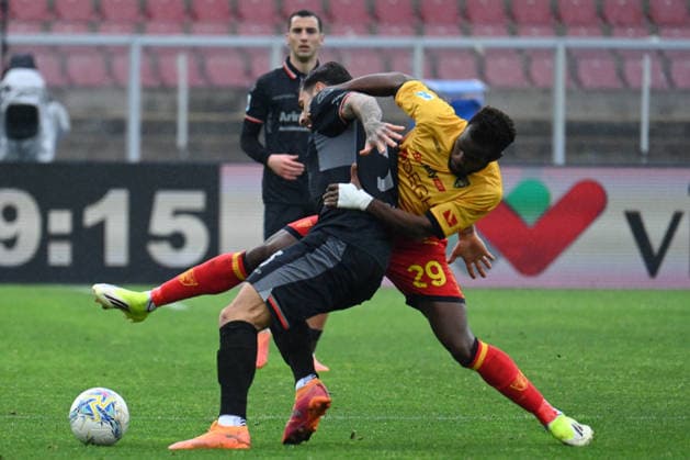 Coulibaly Lassana (Us Lecce) against Giuseppe Pezzella (US Cremonese) during US Lecce vs US Cremonese, Italian soccer Serie A match in Lecce, Italy, March 08 2026  Copyright: xPasqualexGolia IPAxSportx xipa-agency.netx xx IPA_72567492 IPA_Agency_IPA72567492