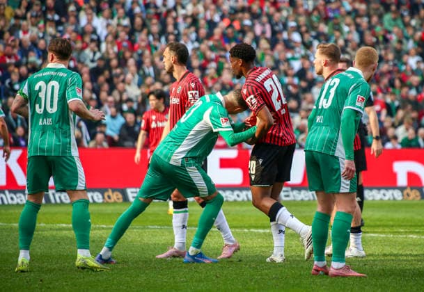 Germany Soccer 2 Bundesliga 2025 2026, 25 Matchday Hannover 96 vs SpVgg Greuther Fürth Heinz von Heiden Arena Stadion Hannover Maximilian Dietz SpVgg Greuther Fürth, 33 Ime Okon Hannover 96, 20 Hannover Copyright: xAymanxAlahmedx