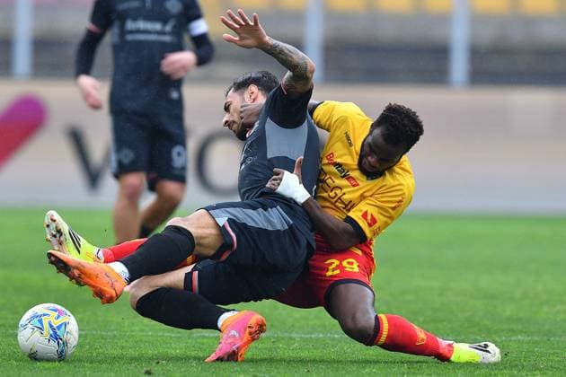 Lecce s Central Midfielder Lassana Coulibaly (29 US Lecce) and Cremonese s Left-back Giuseppe Pezzella (3 US Cremonese) in action during the Serie A Enilive matchday 28 match between US Lecce and US Cremonese at the Stadio Via del Mare in Lecce, Italy, Sunday, March 8, 2026. (Credit Image: Giovanni Evangelista LaPresse)  Copyright: xGiovannixEvangelista LaPressex