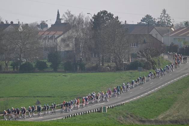 Paris Nice 2026 Stage 1 CARRIERES-SOUS-POISSY, FRANCE - MARCH 08 : illustration picture peloton during stage 1 of the 84th edition of Paris - Nice an UCI World Tour 2.UWT cycling road race stage for Men Elite of 171.2 km with start in Acheres and finish in Carrieres-sous-Poissy on March 8, 2026 in Carrieres-sous-Poissy, France, 08 03 2026 ( Motordriver Guy De Vuyst - Carrieres-sous-Poissy France  Copyright: xNicoxVereeckenx