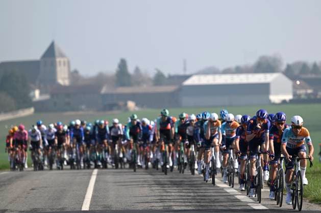 Paris Nice 2026 Stage 1 CARRIERES-SOUS-POISSY, FRANCE - MARCH 08 : illustration picture peloton during stage 1 of the 84th edition of Paris - Nice an UCI World Tour 2.UWT cycling road race stage for Men Elite of 171.2 km with start in Acheres and finish in Carrieres-sous-Poissy on March 8, 2026 in Carrieres-sous-Poissy, France, 08 03 2026 ( Motordriver Guy De Vuyst - Carrieres-sous-Poissy France  Copyright: xNicoxVereeckenx