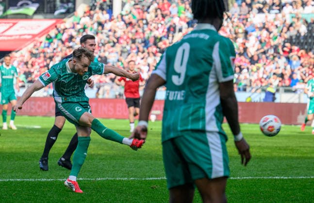 08 03 2026 Soccer Season 2025 2026 2 Soccer Bundesliga 25 Matchday Hannover 96 H96 SpVgg Greuther Fürth SGF Kleeblatt Sportfoto Zink xwoxzix DFL regulations prohibit any use of photographs as image sequences and or quasi video only for editorial use Jannik Dehm 23, SpVgg Greuther Fürth erzielt Treffer Tor Torschuß zum 1 2