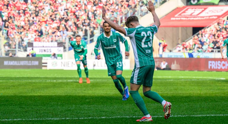 08 03 2026 Soccer Season 2025 2026 2 Soccer Bundesliga 25 Matchday Hannover 96 H96 SpVgg Greuther Fürth SGF Kleeblatt Sportfoto Zink xwoxzix DFL regulations prohibit any use of photographs as image sequences and or quasi video only for editorial use Torjubel Jubel Freude nach Treffer Tor Torschuß zum 1 2 durch Jannik Dehm 23, SpVgg Greuther Fürth