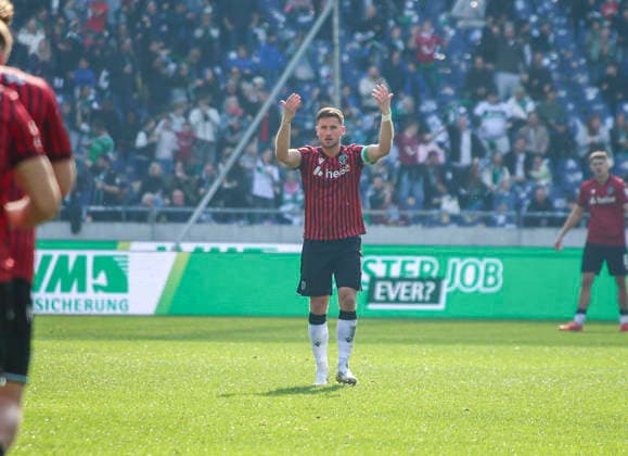 Germany Soccer 2 Bundesliga 2025 2026, 25 Matchday Hannover 96 vs SpVgg Greuther Fürth Heinz von Heiden Arena Stadion Hannover Goal and goal celebration for Enzo Leopold Hannover 96, 8 Gesture, gesture, emotion Hannover Copyright: xAymanxAlahmedx