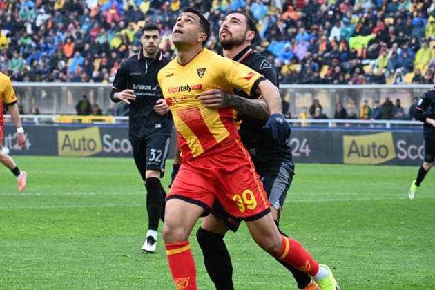 CALCIO - Serie A - US Lecce vs US Cremonese Walid Cheddira (Us Lecce) against Giuseppe Pezzella (US Cremonese) during US Lecce vs US Cremonese, Italian soccer Serie A match in Lecce, Italy, March 08 2026 Lecce Italy  Copyright: xIPAxSport ABACAx