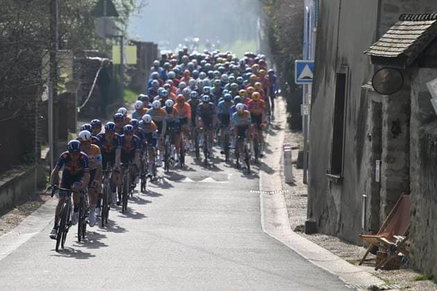 Paris Nice 2026 Stage 1 CARRIERES-SOUS-POISSY, FRANCE - MARCH 08 : illustration picture peloton during stage 1 of the 84th edition of Paris - Nice an UCI World Tour 2.UWT cycling road race stage for Men Elite of 171.2 km with start in Acheres and finish in Carrieres-sous-Poissy on March 8, 2026 in Carrieres-sous-Poissy, France, 08 03 2026 ( Motordriver Guy De Vuyst - Carrieres-sous-Poissy France  Copyright: xNicoxVereeckenx