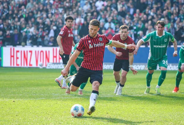 Germany Soccer 2 Bundesliga 2025 2026, Matchday 25 Hannover 96 vs SpVgg Greuther Fürth Heinz von Heiden Arena Stadion Hannover Penalty taken by player Enzo Leopold Hannover 96, 8 Hannover Copyright: xAymanxAlahmedx