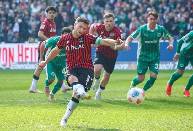 Germany Soccer 2 Bundesliga 2025 2026, Matchday 25 Hannover 96 vs SpVgg Greuther Fürth Heinz von Heiden Arena Stadion Hannover Penalty taken by player Enzo Leopold Hannover 96, 8 Hannover Copyright: xAymanxAlahmedx