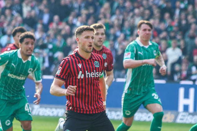 Germany Soccer 2 Bundesliga 2025 2026, 25 Matchday Hannover 96 vs SpVgg Greuther Fürth Heinz von Heiden Arena Stadion Hannover Gesture, Gesture, Emotion Enzo Leopold Hannover 96, 8 Hannover Copyright: xAymanxAlahmedx