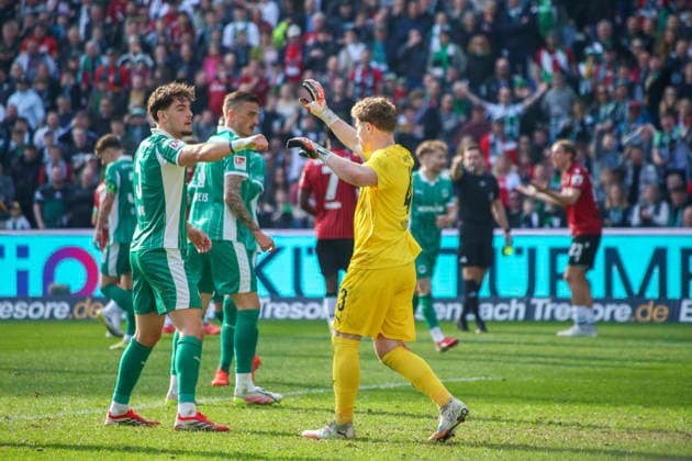 Germany Soccer 2 Bundesliga 2025 2026, 25 Matchday Hannover 96 vs SpVgg Greuther Fürth Heinz von Heiden Arena Stadion Hannover Silas Prüfrock Silas Prufrock SpVgg Greuther Fürth, 43 Reno Münz Reno Munz SpVgg Greuther Fürth, 5 Hannover Copyright: xAymanxAlahmedx