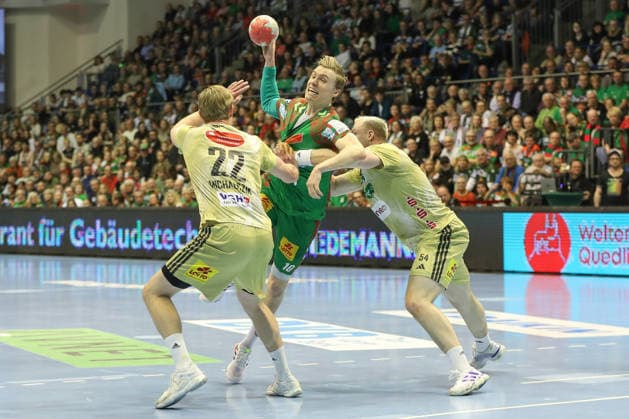 08 03 2026, xgox, Handball Daikin HBL SC Magdeburg TSV Hannover Burgdorf emspor, v l Marian Michalczik Hannover, 22 , Gisli Thorgeir Kristjansson Magdeburg, 10 , Justus Fischer Hannover, 54 duel, duel, fight, tackle Magdeburg