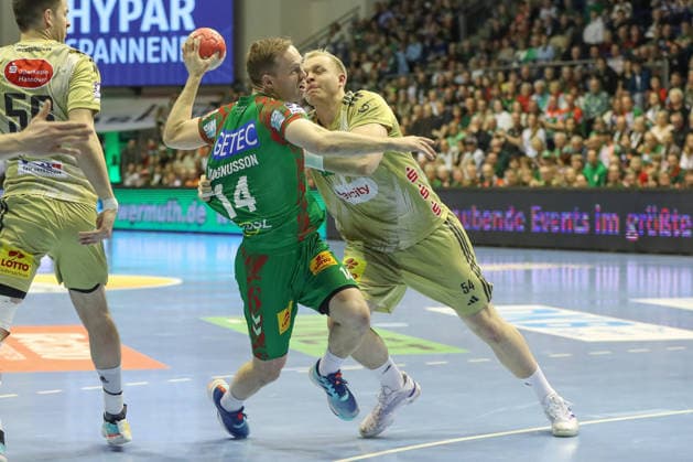 08 03 2026, xgox, Handball Daikin HBL SC Magdeburg TSV Hannover Burgdorf emspor, v l Omar Ingi Magnusson Magdeburg, 14 , Justus Fischer Hannover, 54 duel, duel, fight, tackle Magdeburg