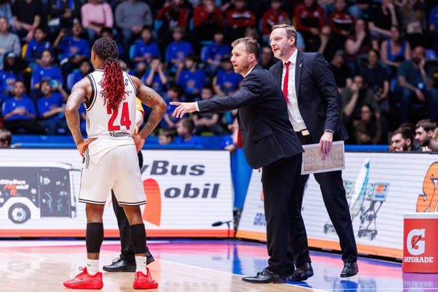 easycredit BBL, Frankfurt Skyliners BMA365 Bamberg Baskets, 08 03 2026 Head Coach Anton Gavel BMA365 Bamberg Baskets in conversation with Cobe Williams BMA365 Bamberg Baskets, 24 Game of the easycredit BBL Frankfurt Skyliners BMA365 Bamberg Baskets on matchday 23 of the 25 26 season in the Süwag Energie ARENA on 08 03 2026 Copyright: xBEAUTIFULxSPORTS Hahnex