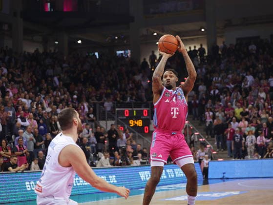 Jeff Garrett Telekom Baskets Bonn vs SYNTAINICS MBC 23 Speiltag season 2025 26