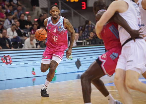 Jeff Garrett Telekom Baskets Bonn vs SYNTAINICS MBC 23 Speiltag season 2025 26