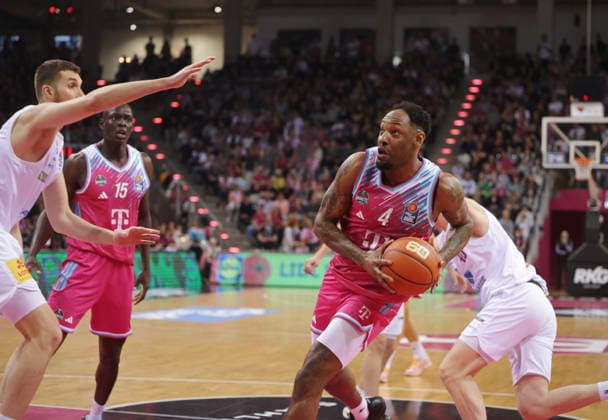 Jeff Garrett Telekom Baskets Bonn vs SYNTAINICS MBC 23 Speiltag season 2025 26