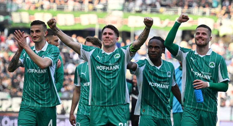 08 03 2026 Soccer Season 2025 2026 2 Soccer Bundesliga 25 Matchday Hannover 96 H96 SpVgg Greuther Fürth SGF Kleeblatt Sportfoto Zink xwoxzix DFL regulations prohibit any use of photographs as image sequences and or quasi video only for editorial use Philipp Ziereis 4, SpVgg Greuther Fürth Felix Klaus 30, SpVgg Greuther Fürth Noel Futkeu 9, SpVgg Greuther Fürth Jan Elvedi 15, SpVgg Greuther Fürth Jubel Freude nach Spielende
